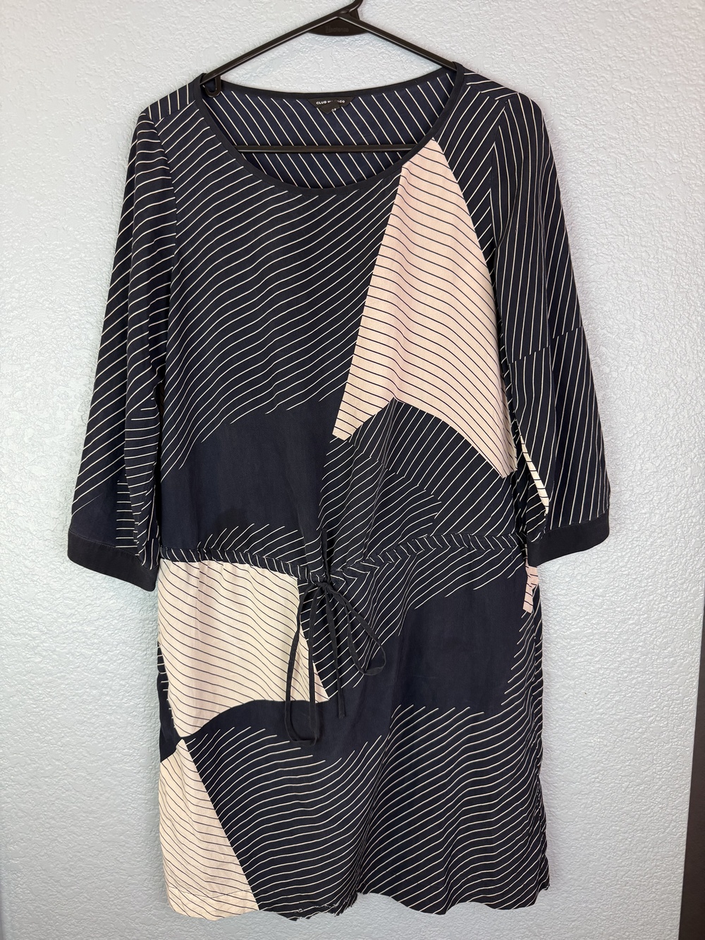 Club Monaco Dress Womens 2 Navy Cream Silk Abstract Stripe Tie Waist Pockets